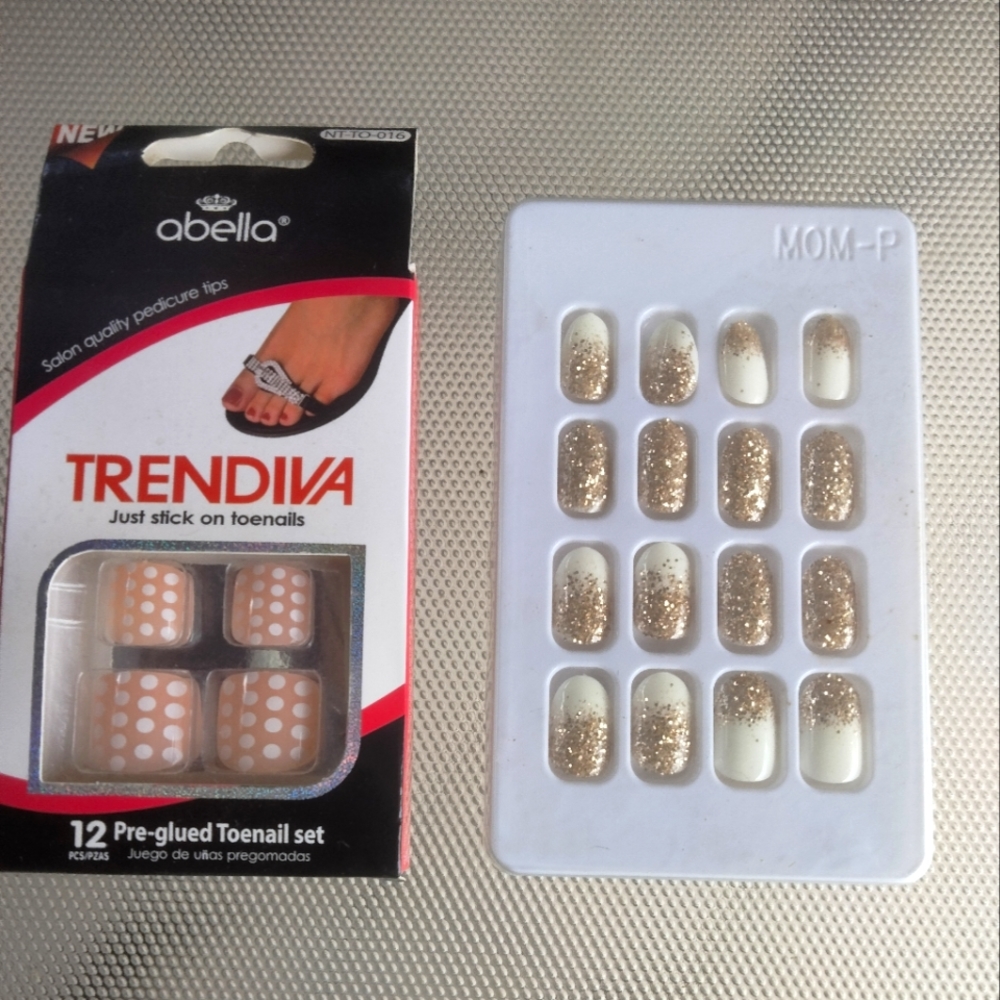 Set of 12 finger and toe faux nails